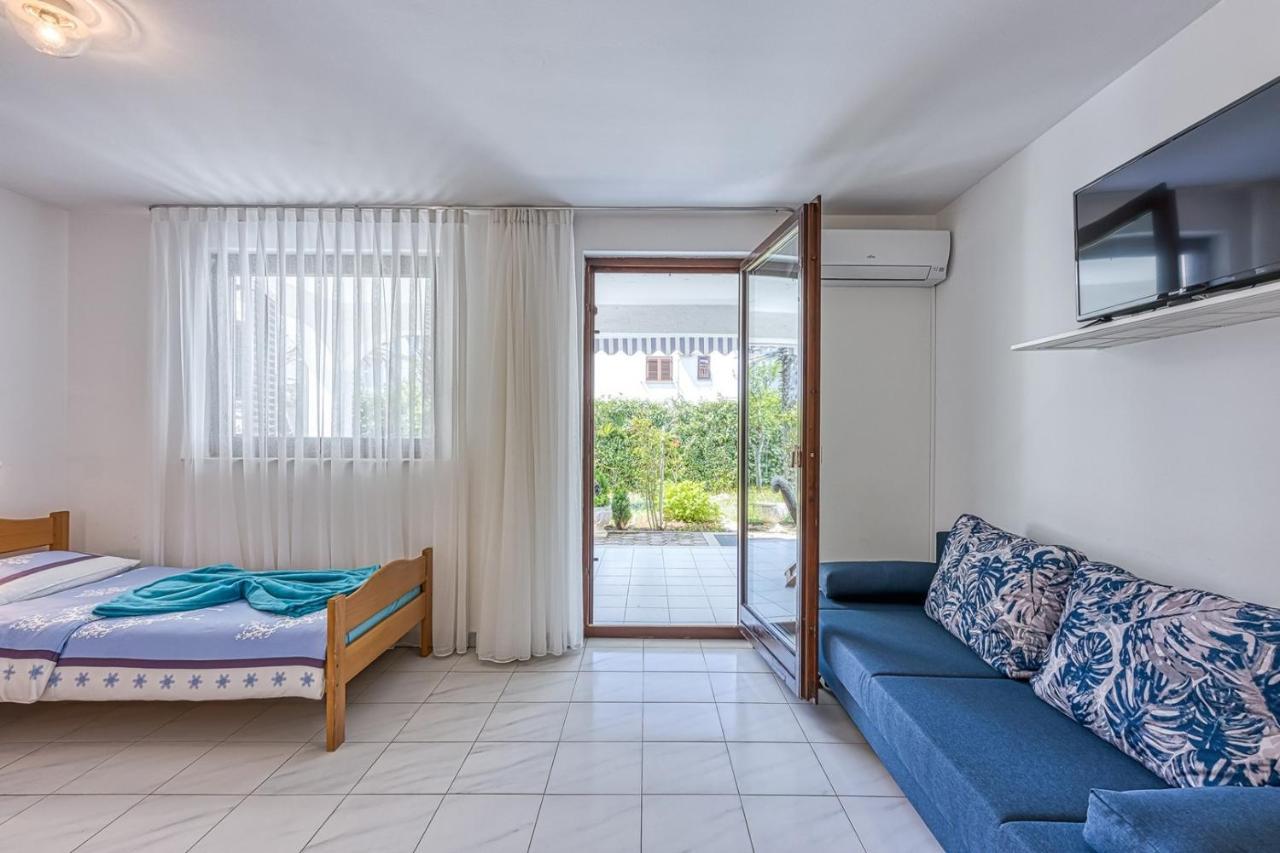 Apartments Kiki Spada Poreč Exteriör bild